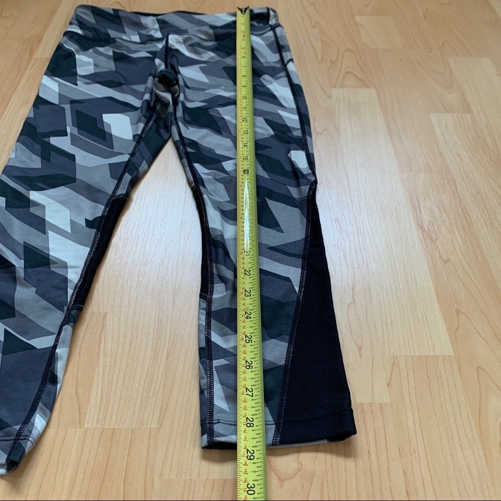 Nike Dri-Fit Leggings Size Small - Picture 3 of 9